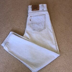 Vintage Levi’s 550 orange tag.